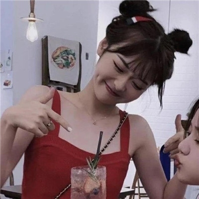 女生头像红色衣服