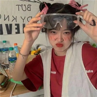 女生头像红色衣服