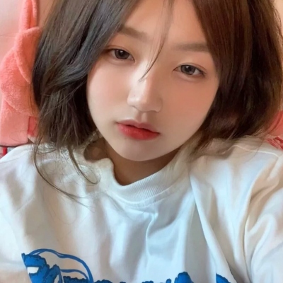 最火女生头像2025