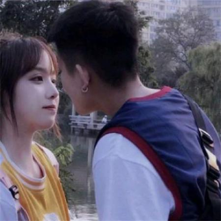 潮流高清一左一右QQ情侣头像