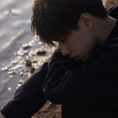 微信头像男真实侧脸帅气图片