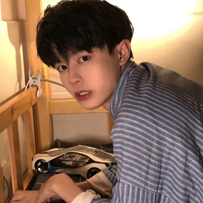 随意的头像男生真人图片