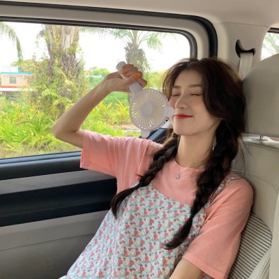 阳光点的女生微信头像