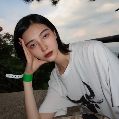 女生霸气真人很酷的头像