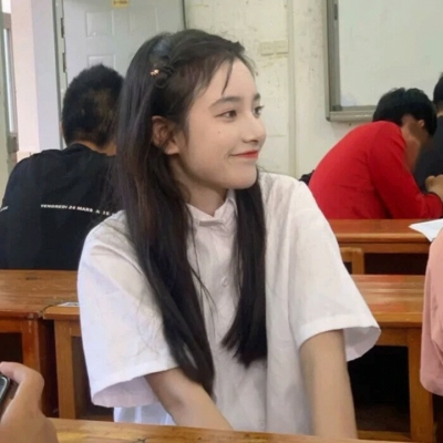 微信低调有内涵的头像女生真人图片