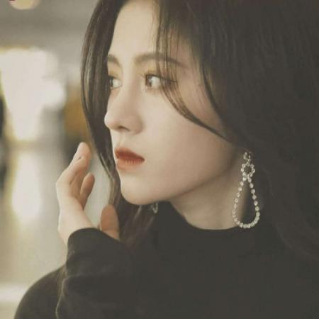 qq头像女生2025复古高冷高清图片