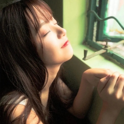 招好感的头像女生