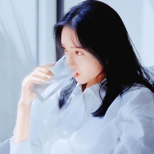 2025最新微信头像新款女生真人图片
