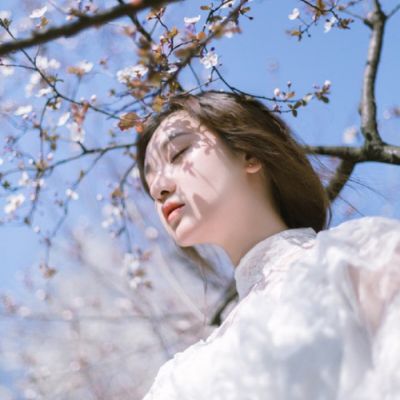 qq简洁清纯女头像图片