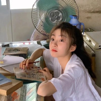 招好感的头像女生
