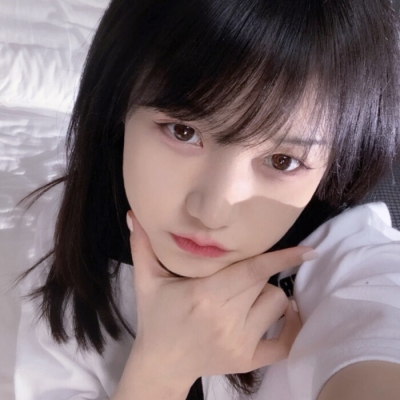 微信干净好看成熟的头像女生图片