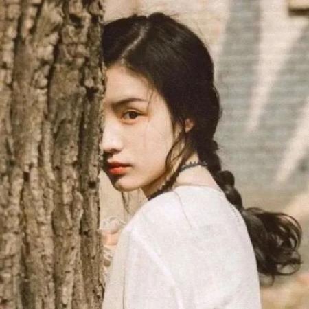 qq头像女生2025复古高冷高清图片