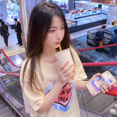 微信干净好看成熟的头像女生图片