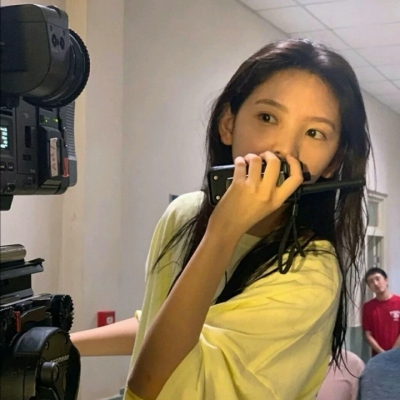微信低调有内涵的头像女生真人图片