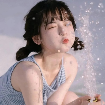 招好感的头像女生