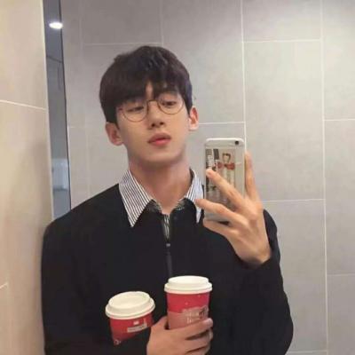 今年男生流行的qq头像帅气图片