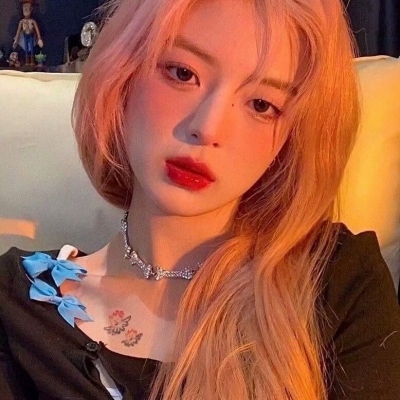 非常好看的女生头像人物照片