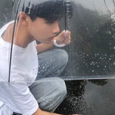 同一个男生头像多张帅气图片