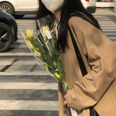 捧花女生头像唯美真人图片