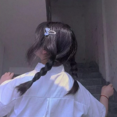 一看就不是网图的女生头像