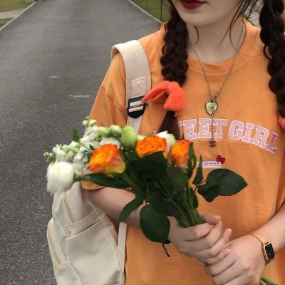捧花女生头像唯美真人图片