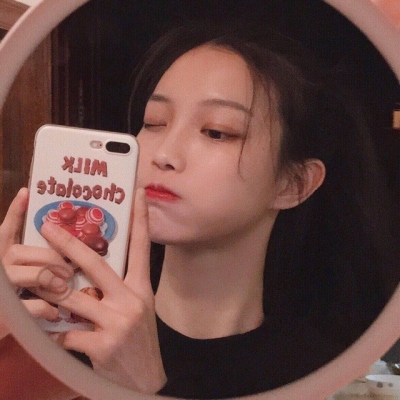 文艺网图女生镜子面前