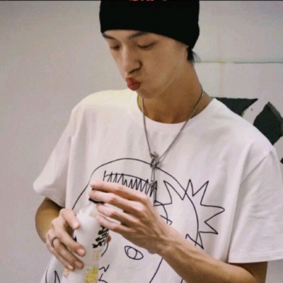 微信冷淡复古风男头图片