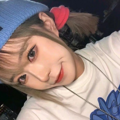非常好看的女生头像人物照片