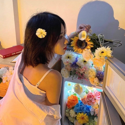 捧花女生头像唯美真人图片