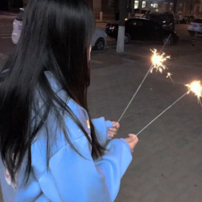 一看就不是网图的女生头像