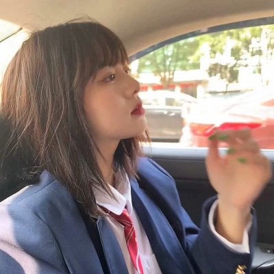 非常好看的女生头像人物照片