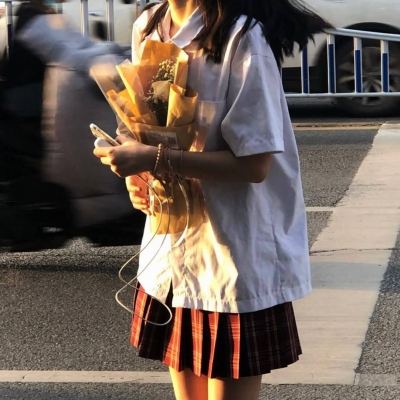 捧花女生头像唯美真人图片