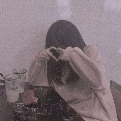 微信真人不明显高级情头一男一女图片