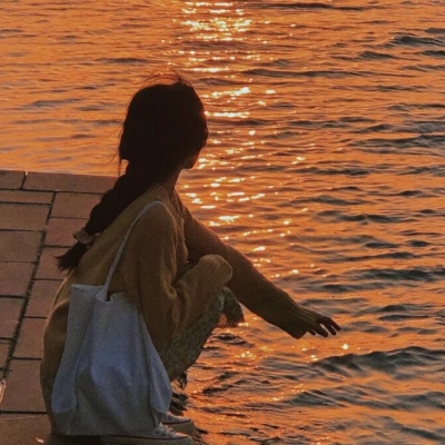 唯美落日余晖头像女生背影侧脸图片