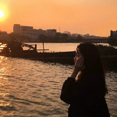 唯美落日余晖头像女生背影侧脸图片