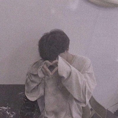 微信真人不明显高级情头一男一女图片