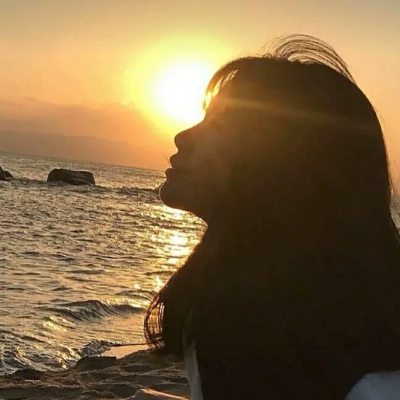 唯美落日余晖头像女生背影侧脸图片