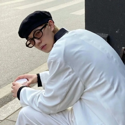 微信帅气ins风高级头像男生图片