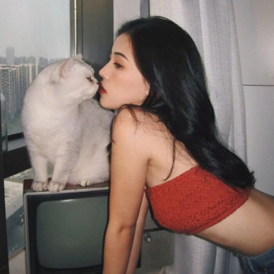 女生清新成熟稳重风格的头像
