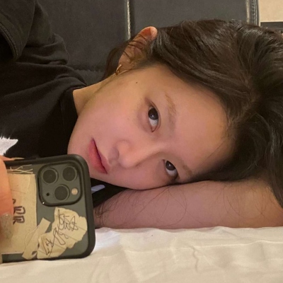 微信高级冷淡风头像女生图片