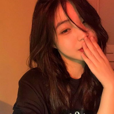 微信高级冷淡风头像女生图片