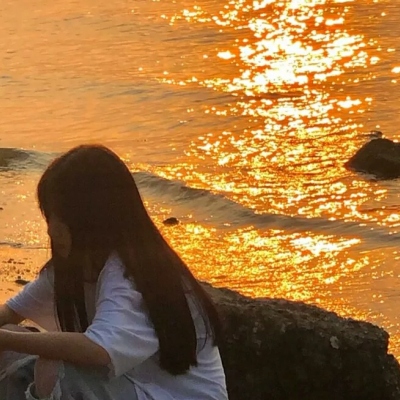 唯美落日余晖头像女生背影侧脸图片