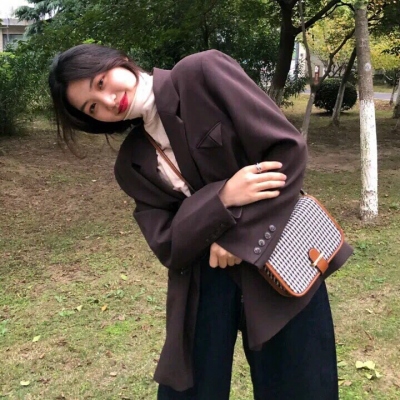 女生清新成熟稳重风格的头像