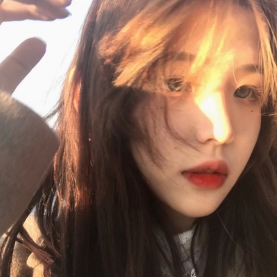 真人网红脸女图像