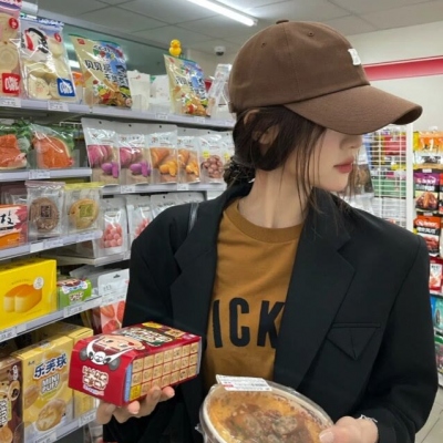 微信真人酷酷拽拽的女生头像图片