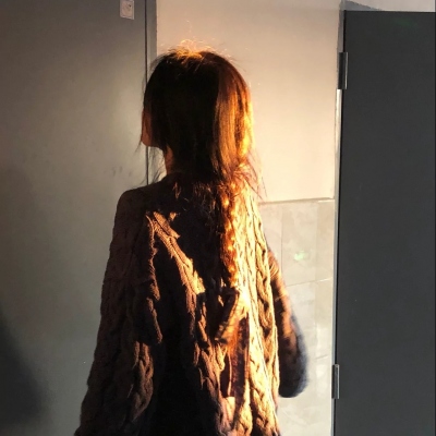 qq女生头像真人背影高清图片