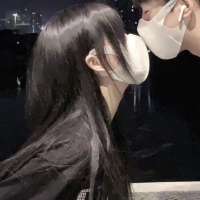 微信一左一右甜蜜情头真人图片