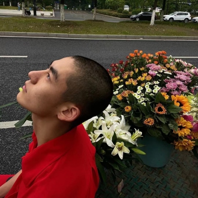 微信帅气冷酷成熟男头图片