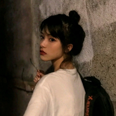 微信头像真人女冷酷霸气图片