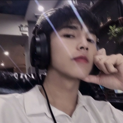qq头像男生冷酷真人帅高清图片
